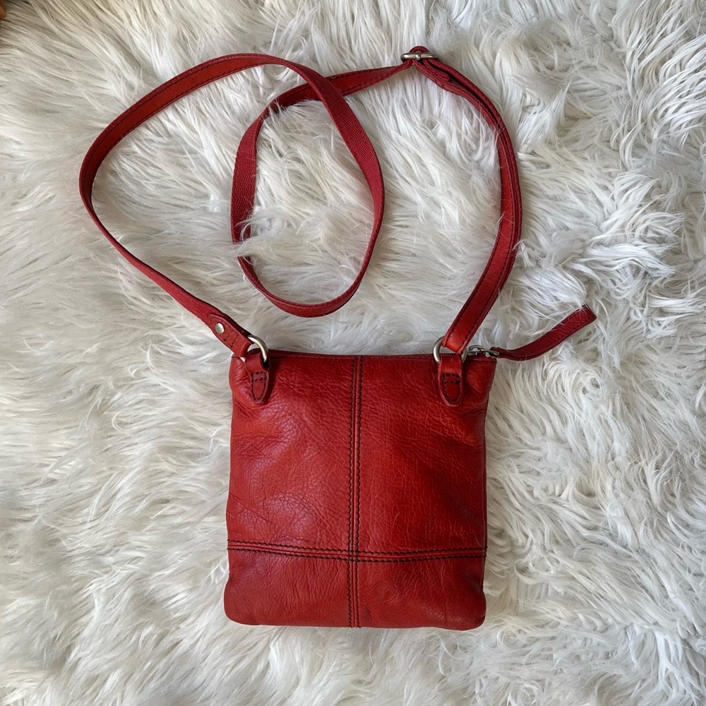 🌿SOLD🌿Fossil Vintage Bright Red Leather Mini Zip Crossbody Rectangle Purse ❤️ - Picture 4 of 9